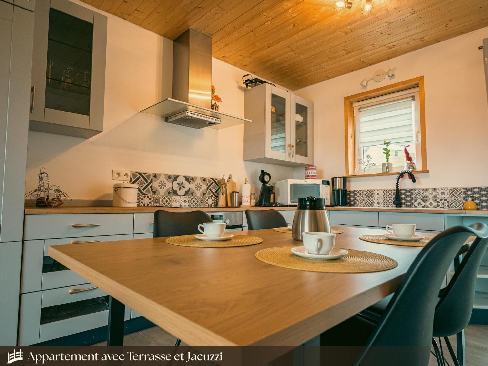 Les Appartements Du Pont Alsort Froidchapelle Luaran gambar