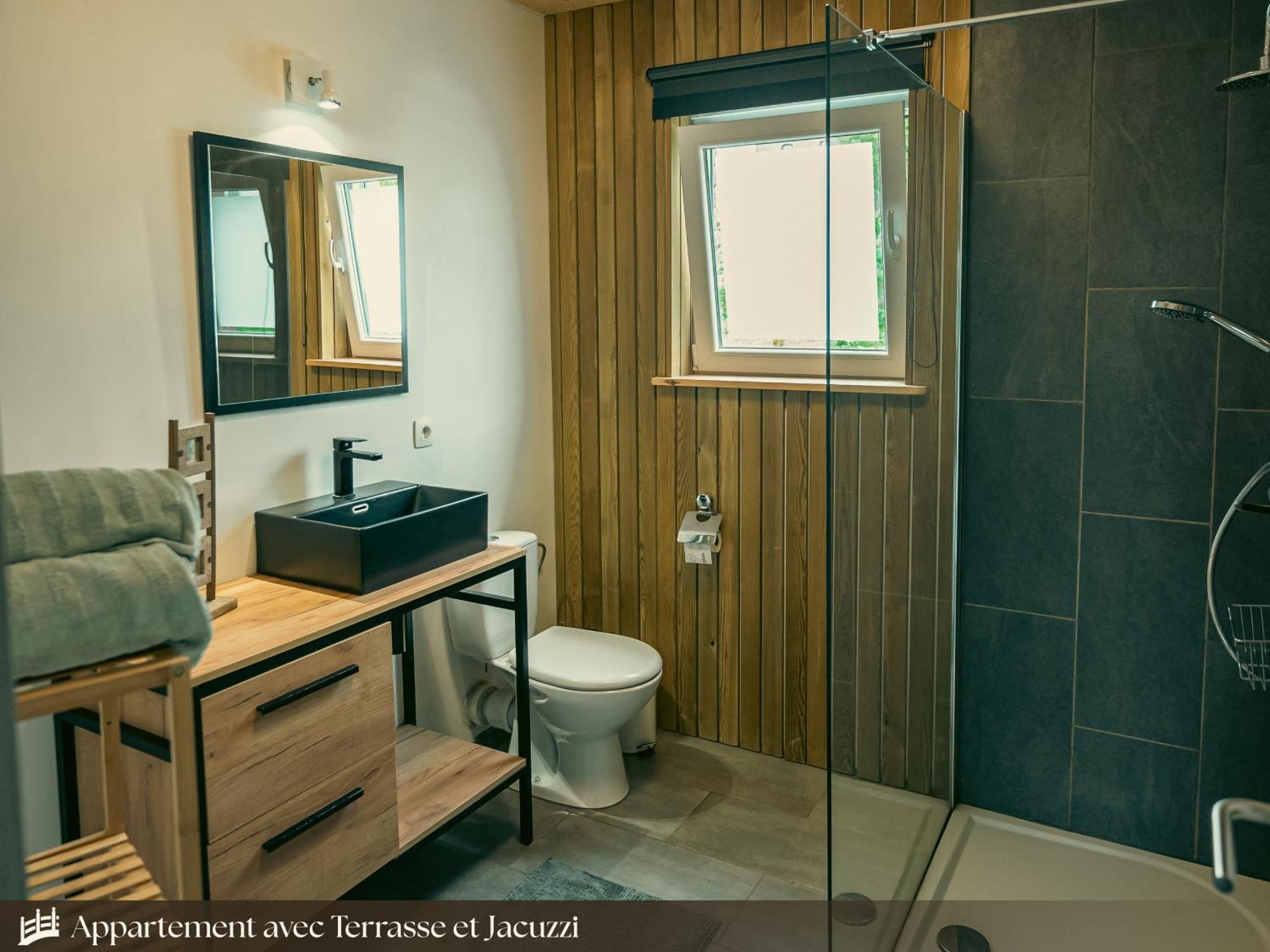 Les Appartements Du Pont Alsort Froidchapelle Luaran gambar