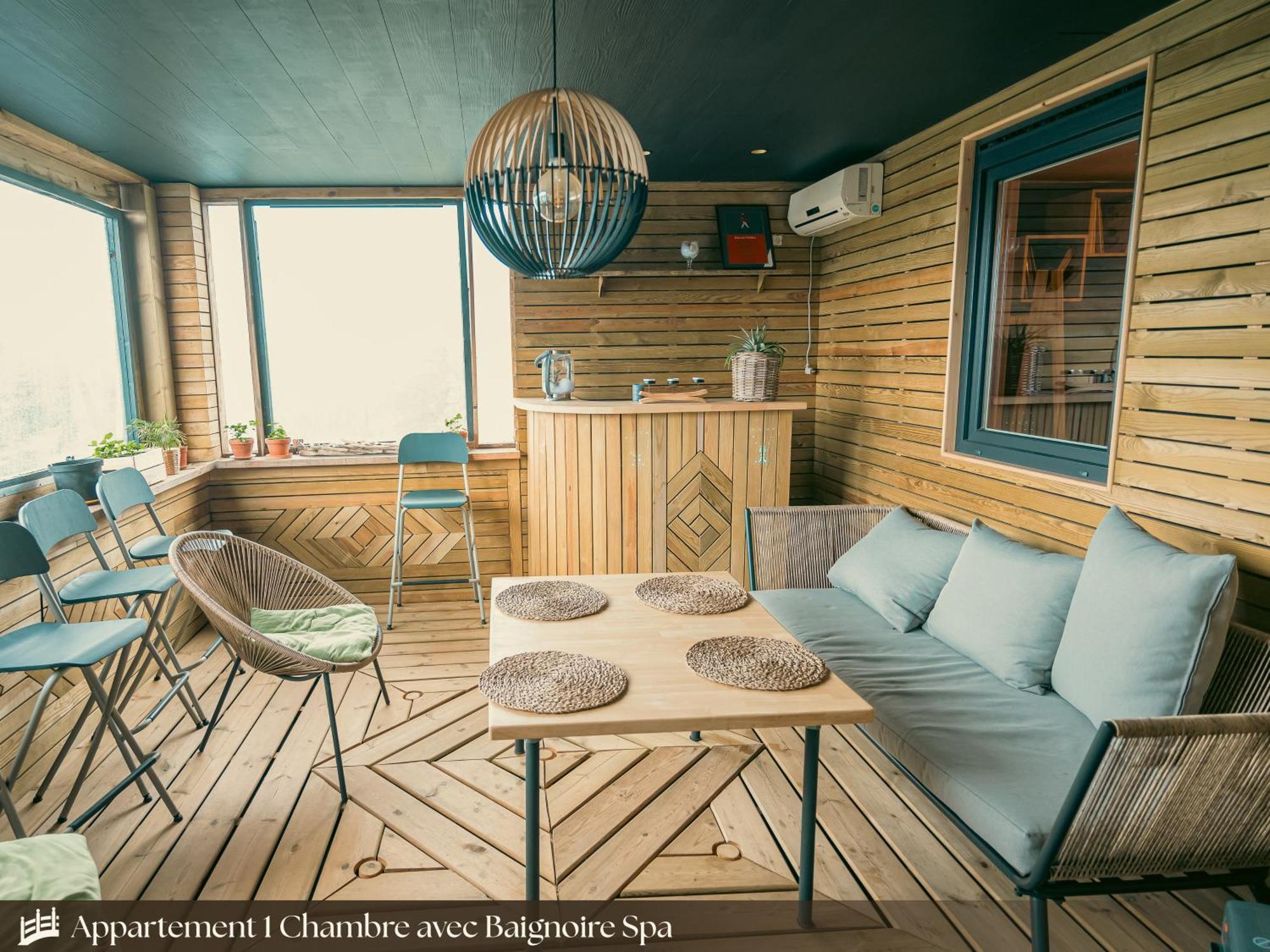 Les Appartements Du Pont Alsort Froidchapelle Luaran gambar